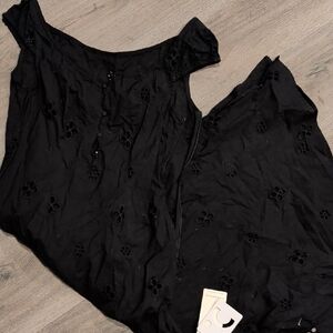 Black Floral Eyelet Sleeveless Top